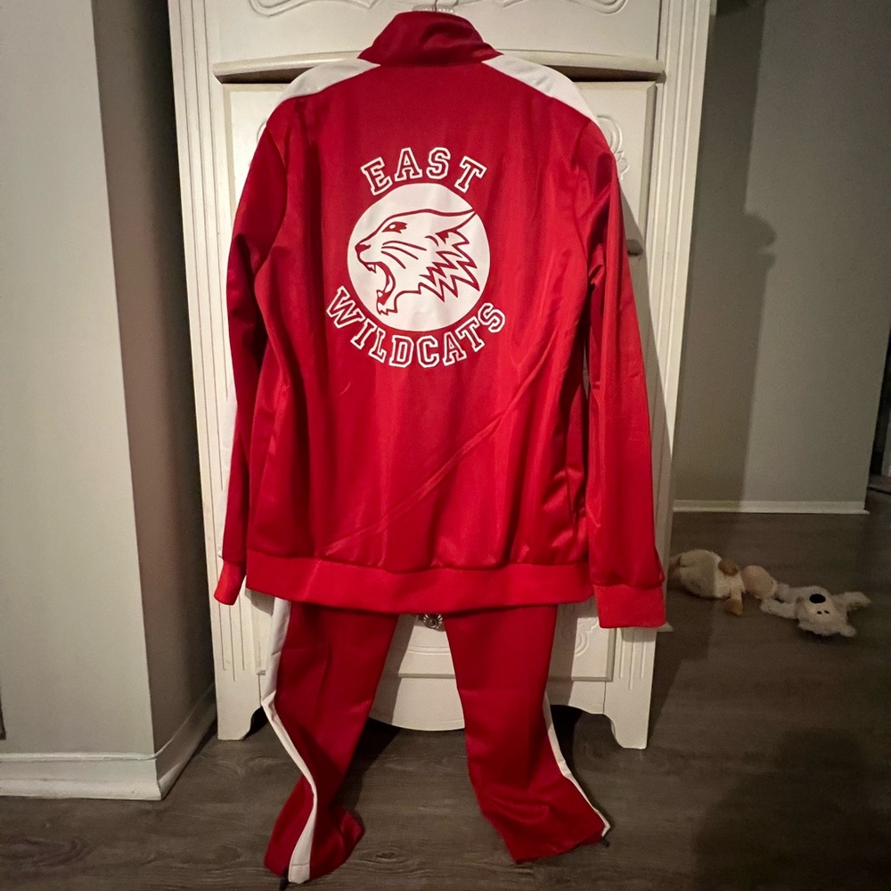 Men’s size Large red and white tracksuit set! Worn once!